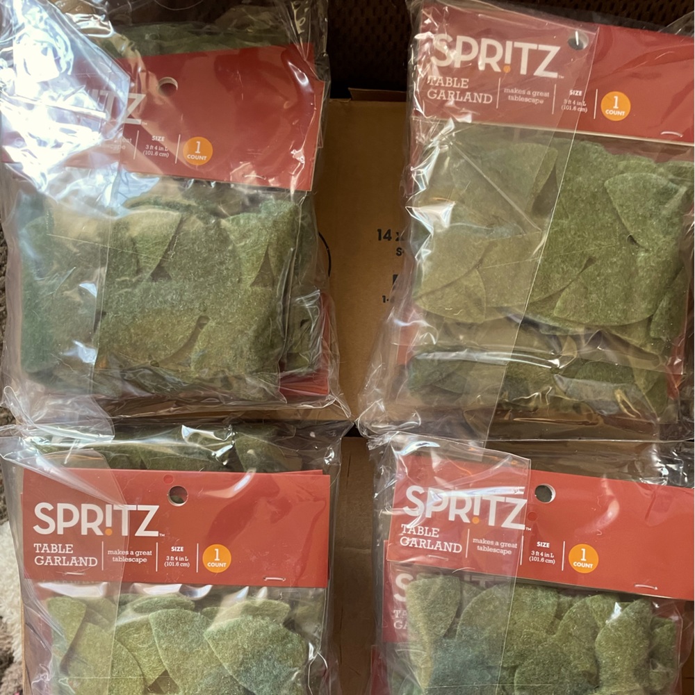 4 x 4/pkg Spritz Leaf Garland! All New In Package!
